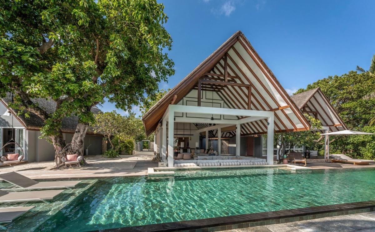 Four Seasons Resort Maldives at Landaa Giraavaru