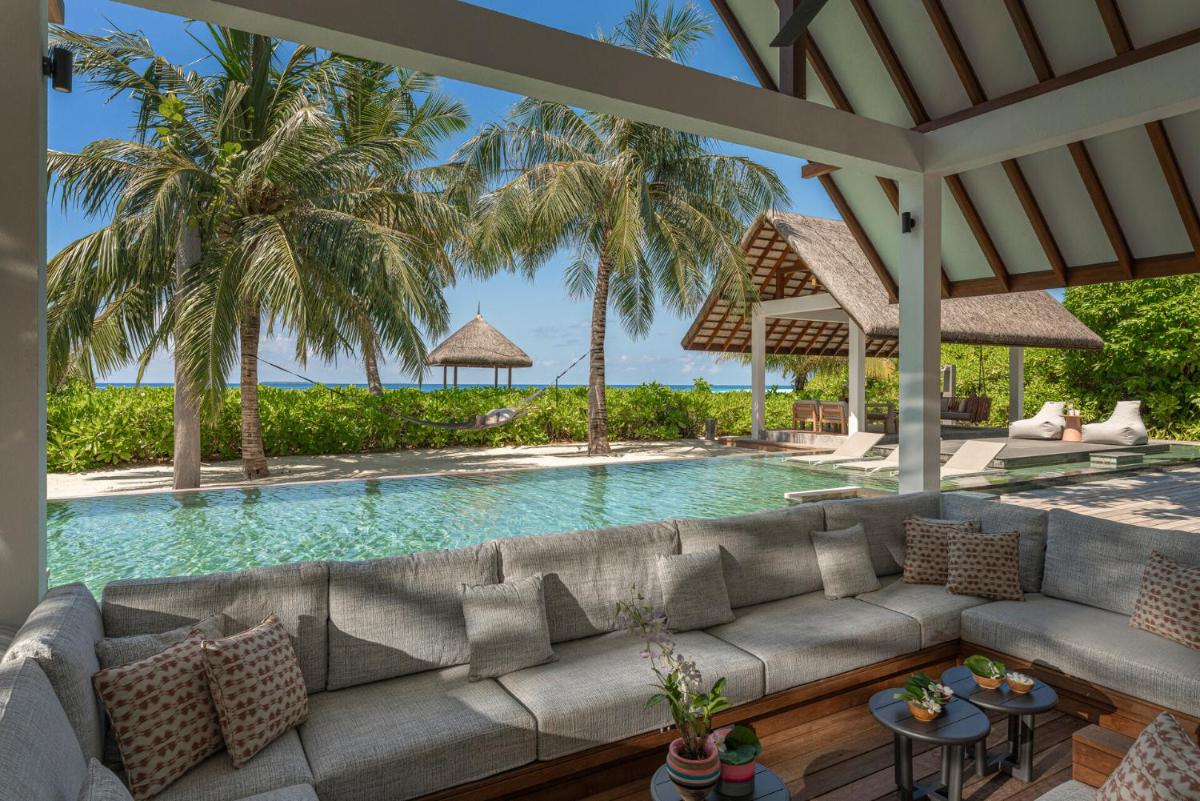 Four Seasons Resort Maldives at Landaa Giraavaru