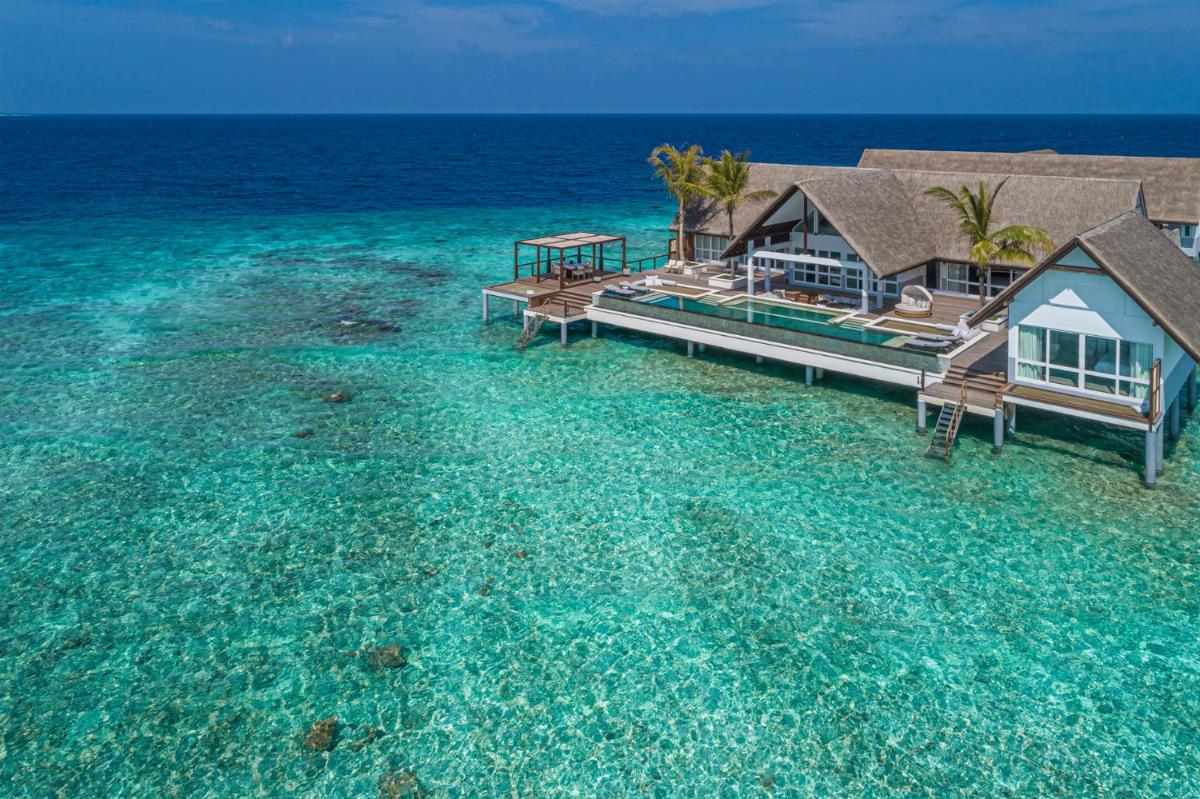 Four Seasons Resort Maldives at Landaa Giraavaru