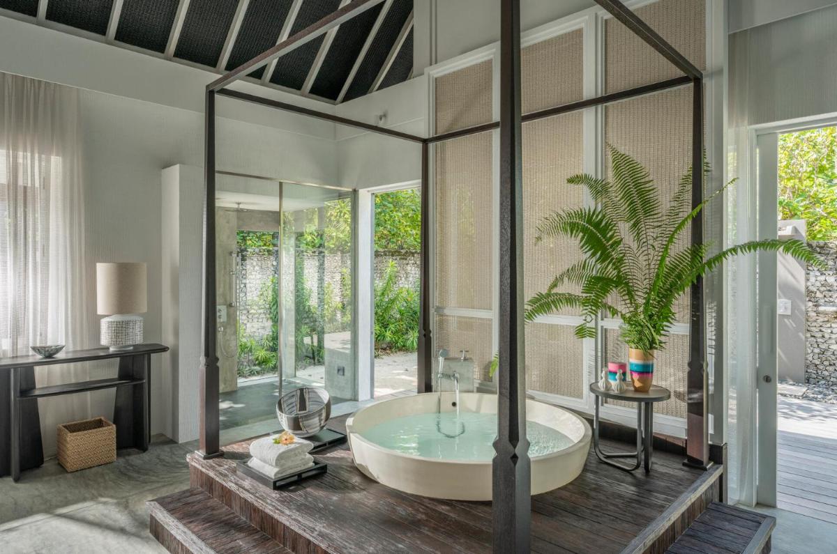 Four Seasons Resort Maldives at Landaa Giraavaru
