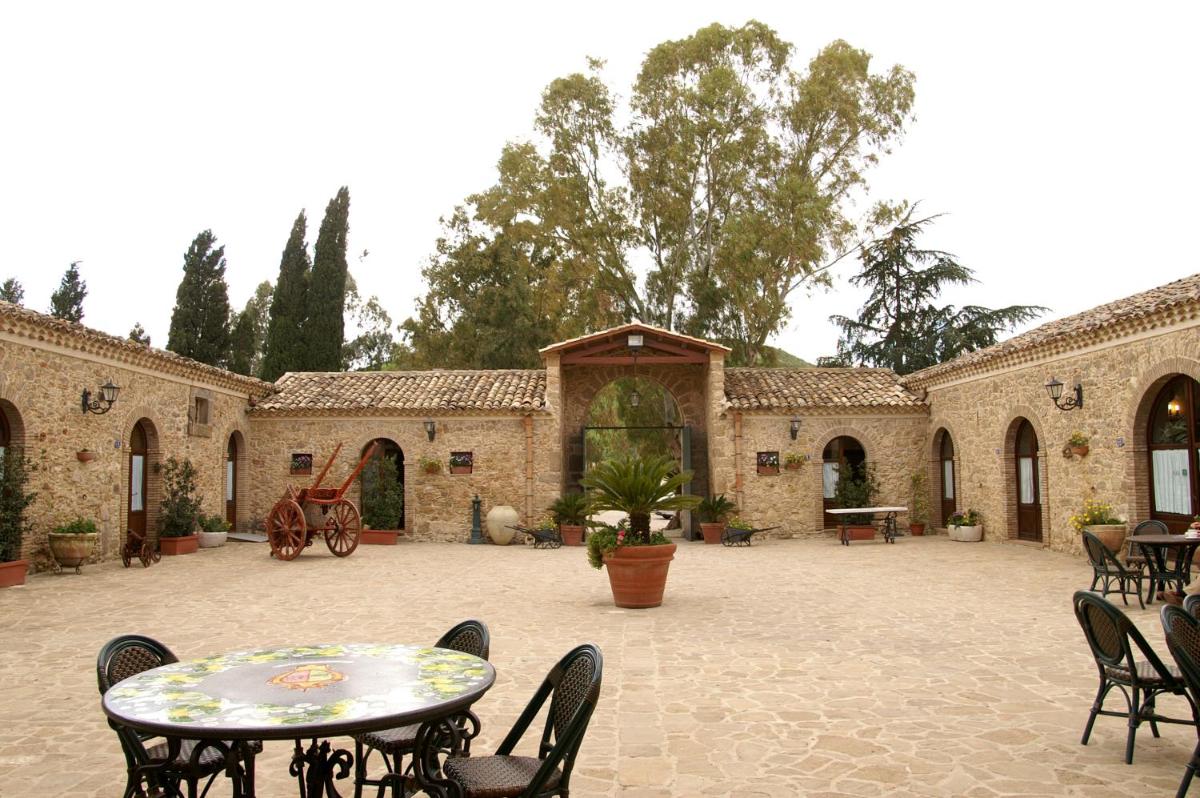 Tenute Gigliotto - B&B - Resort Wine - Agriturismo