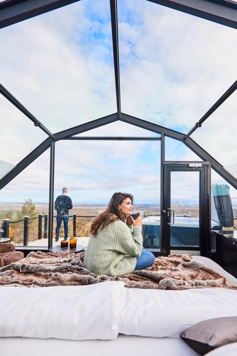 Golden Crown - Levin Iglut