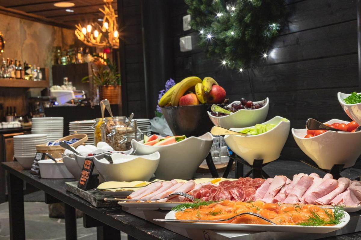 Golden Crown - Levin Iglut