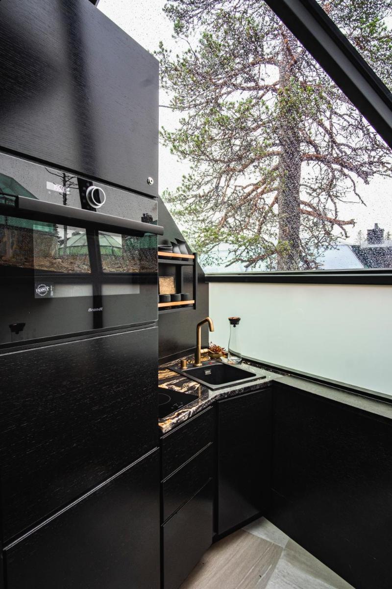 Golden Crown - Levin Iglut