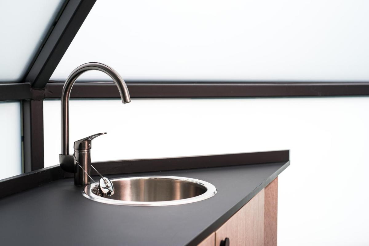 Golden Crown - Levin Iglut