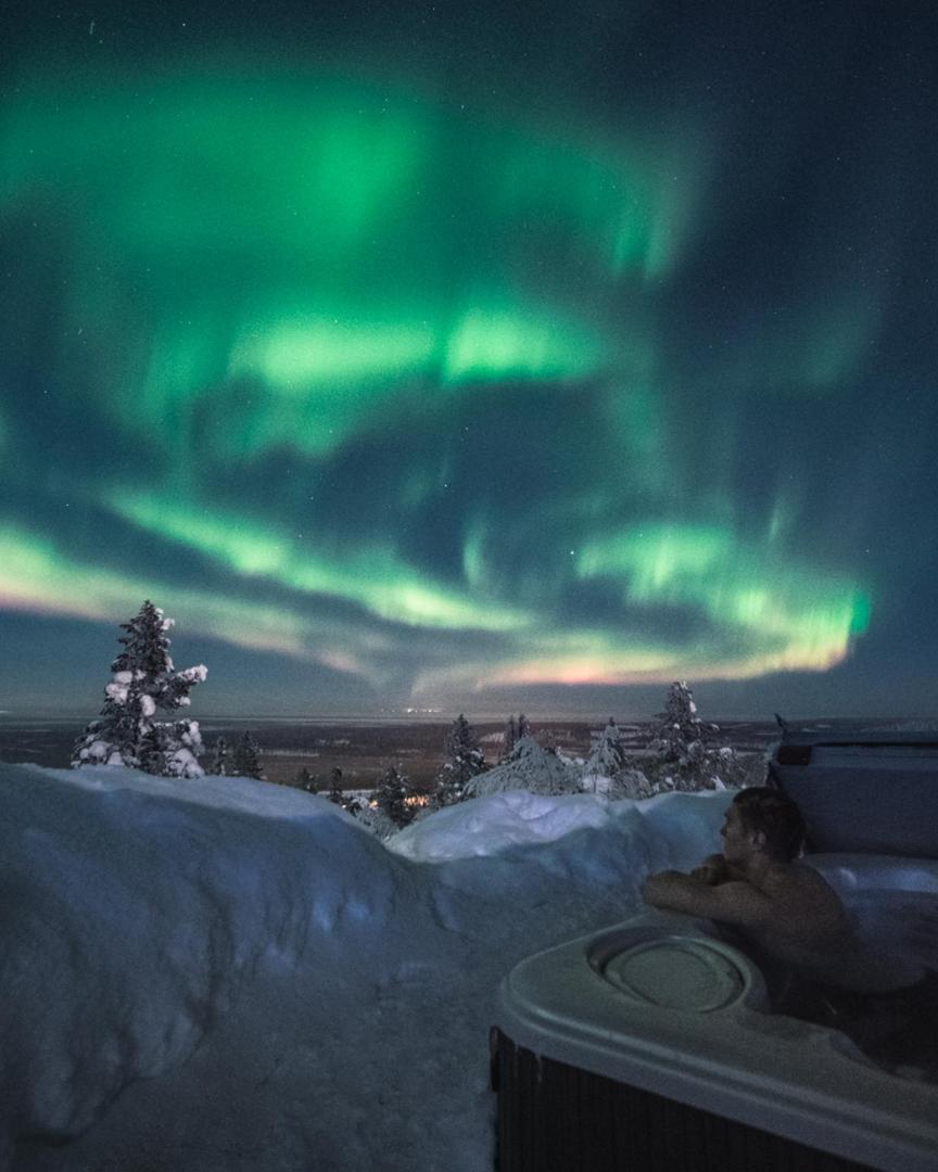 Golden Crown - Levin Iglut