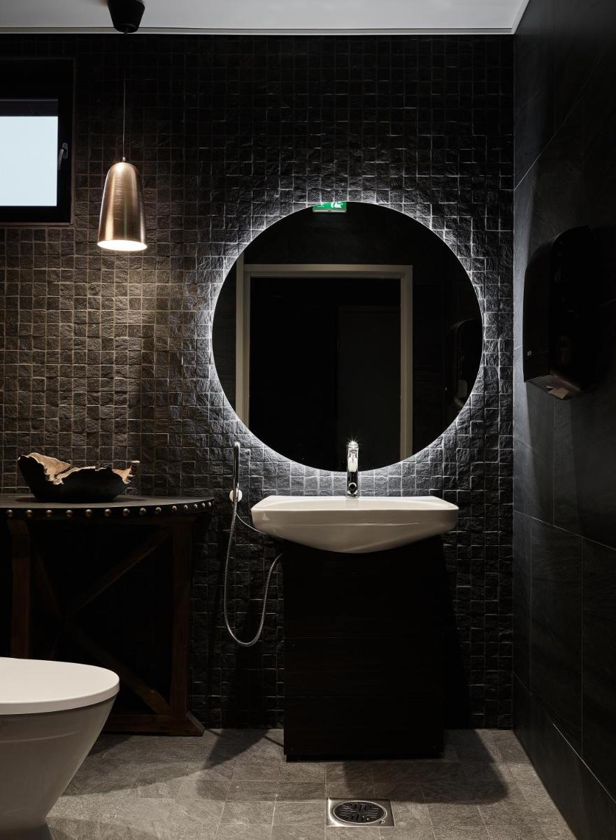 Golden Crown - Levin Iglut