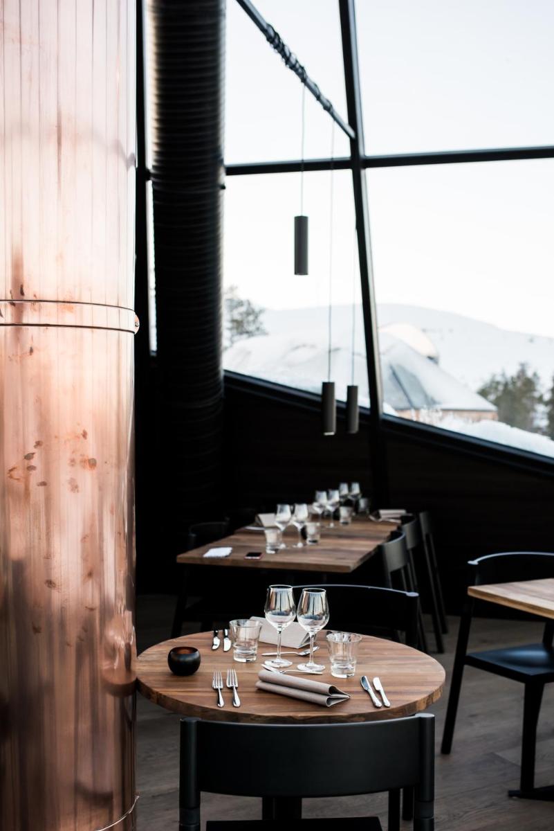 Golden Crown - Levin Iglut