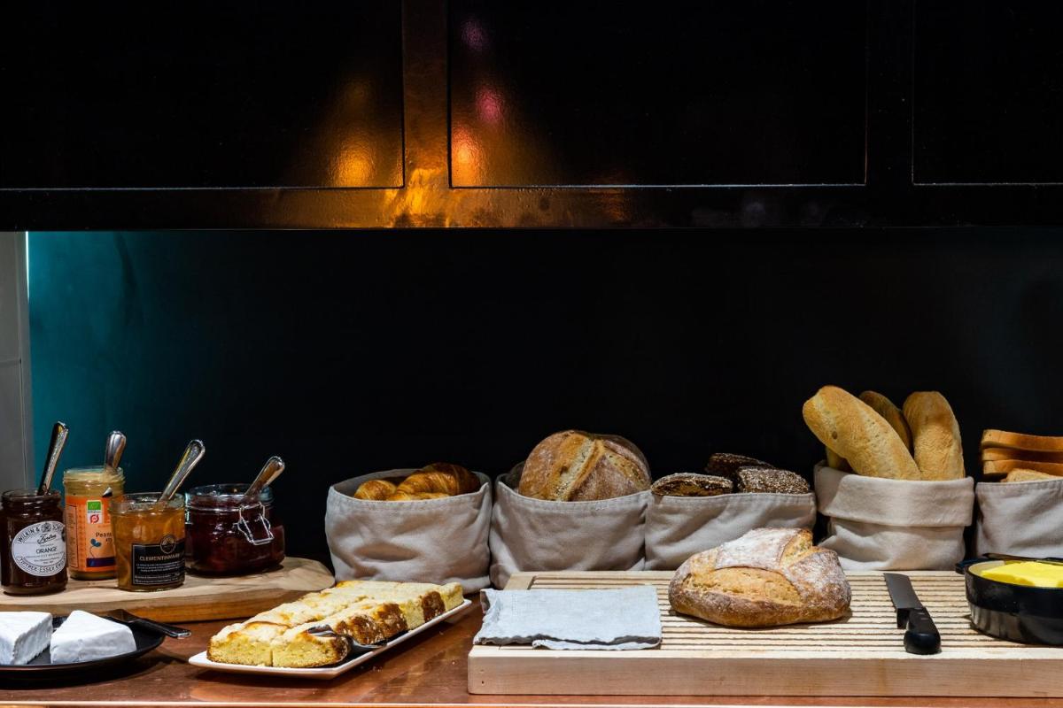 Golden Crown - Levin Iglut