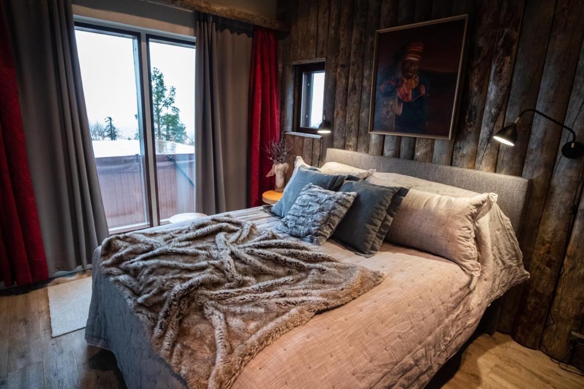 Golden Crown - Levin Iglut