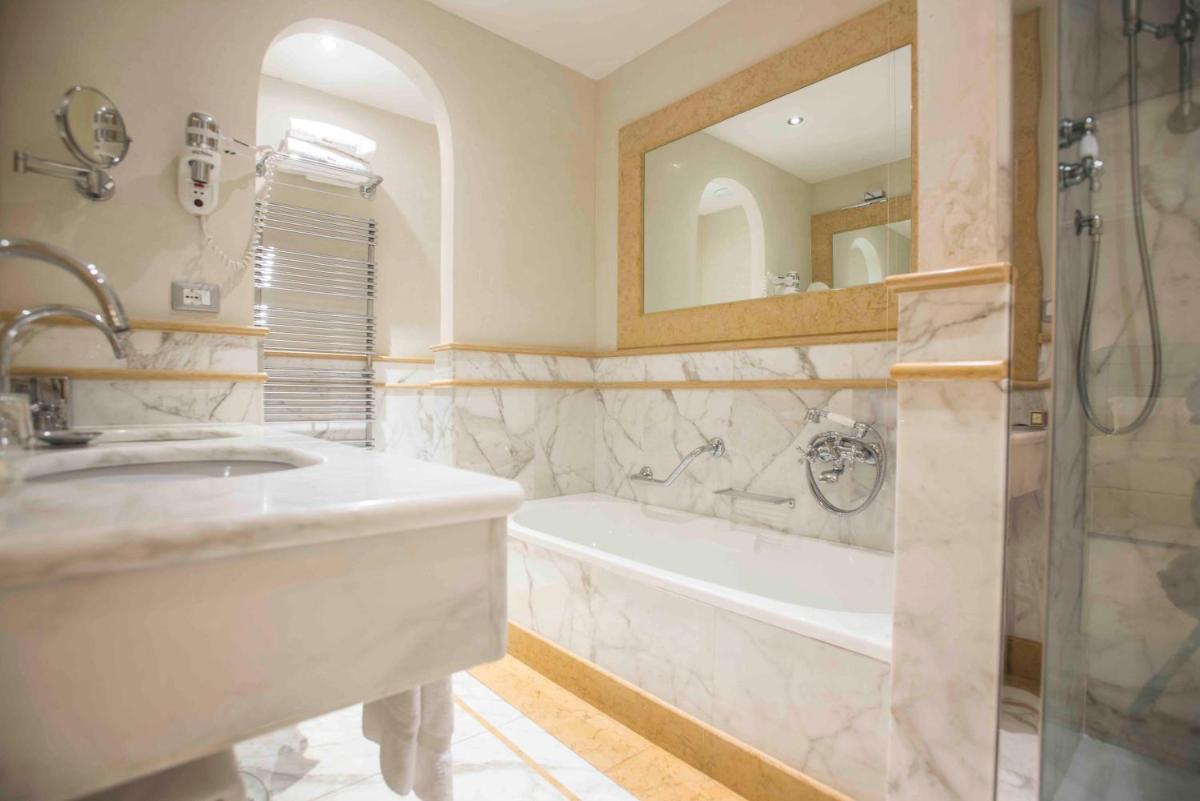 Golden Tower Hotel & Spa