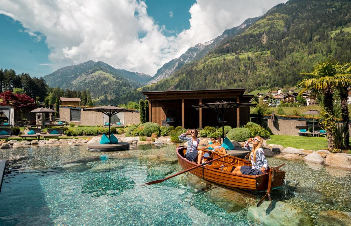 Andreus Resorts