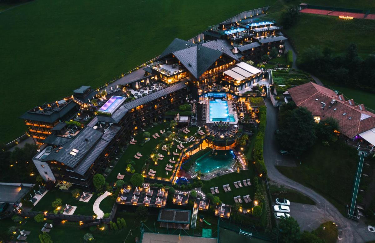 Andreus Resorts