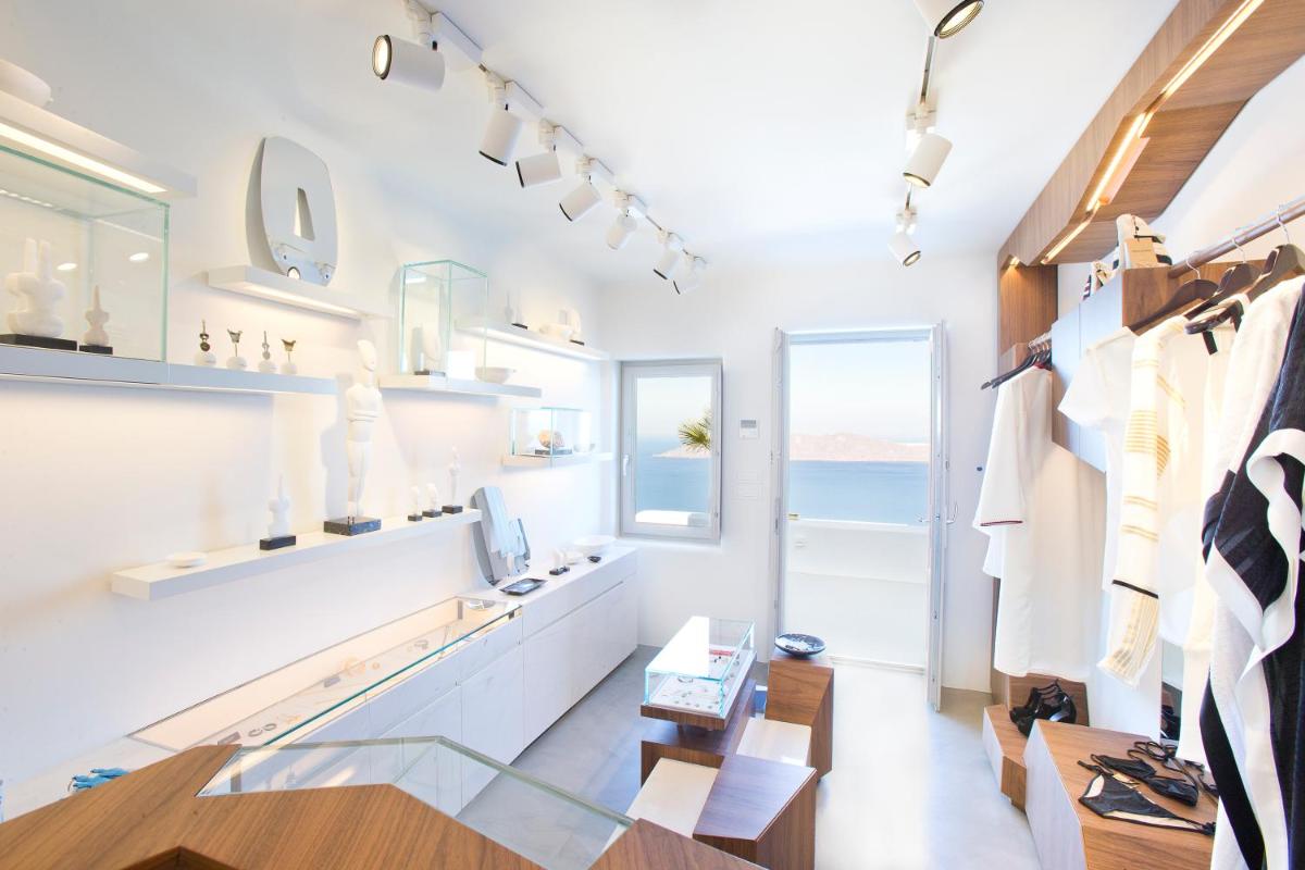 Grace Hotel, Auberge Collection