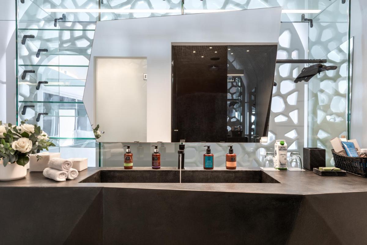 Grace Hotel, Auberge Collection