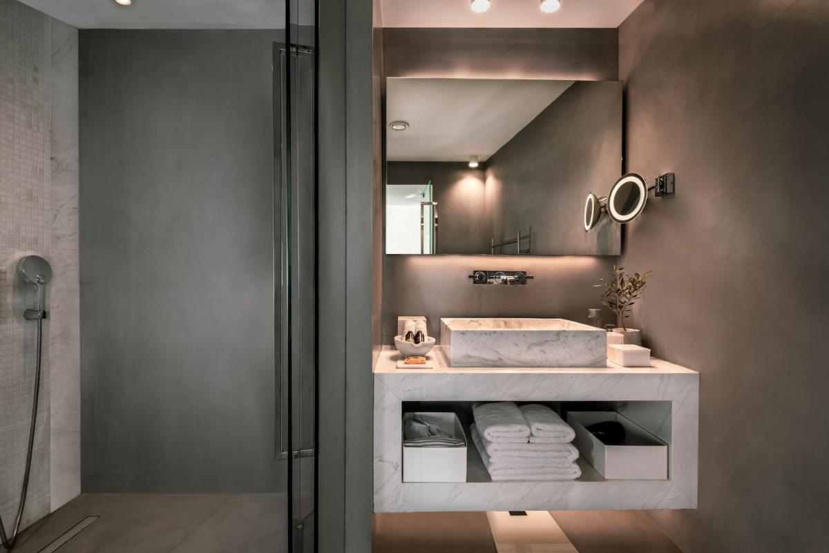 Grace Hotel, Auberge Collection