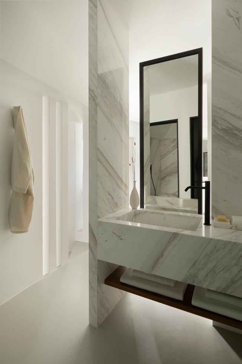 Grace Hotel, Auberge Collection