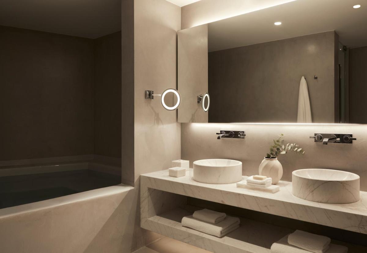 Grace Hotel, Auberge Collection