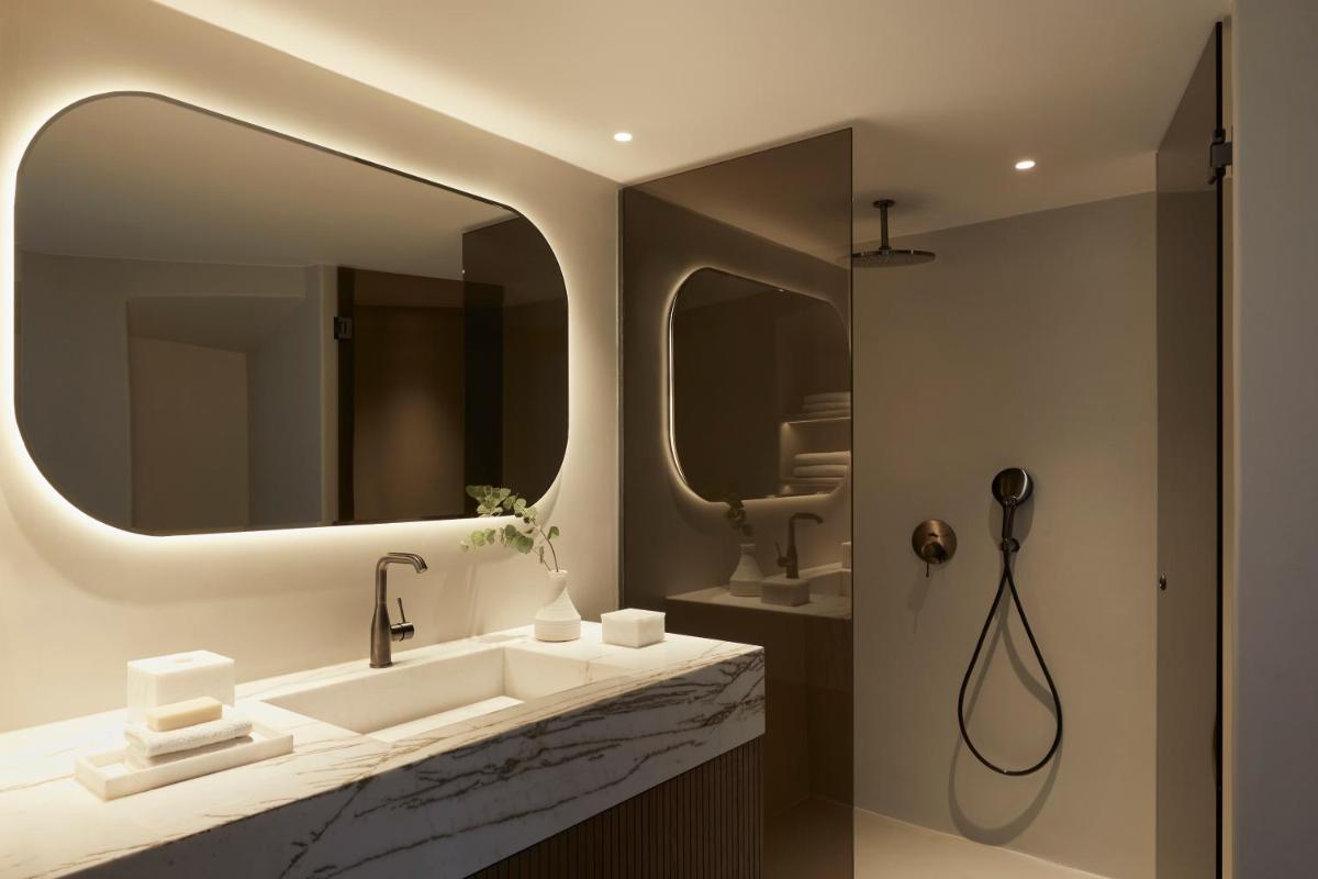 Grace Hotel, Auberge Collection