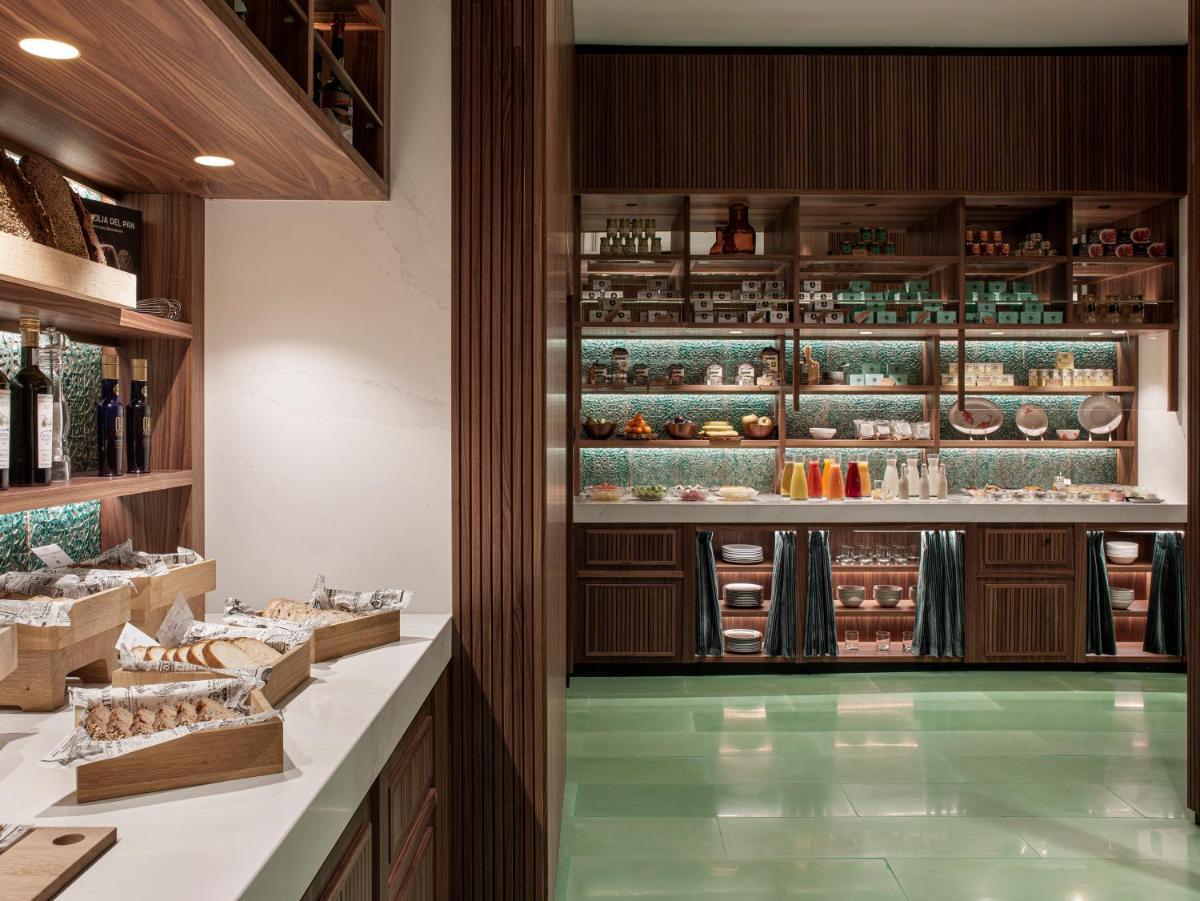 Hotel Colón Gran Meliá - The Leading Hotels of the World