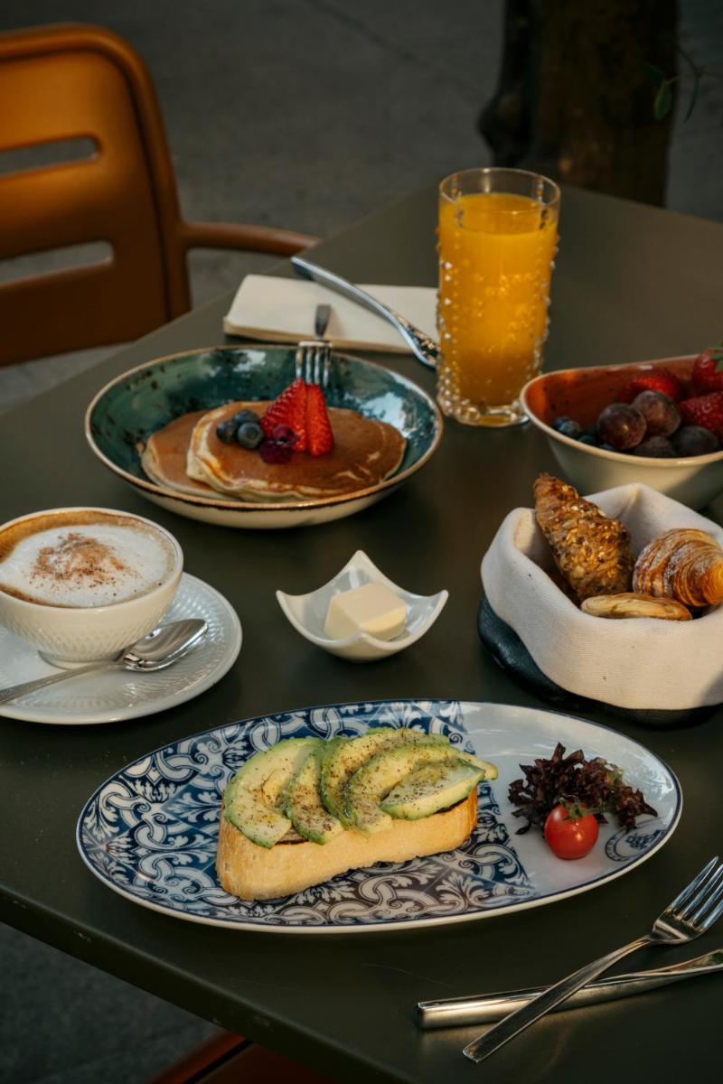 Hotel Colón Gran Meliá - The Leading Hotels of the World