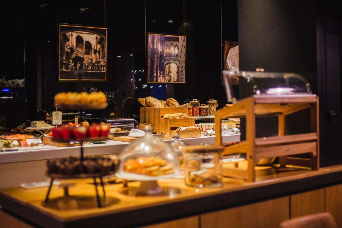 Grand Hotel Central, Small Luxury Hotels