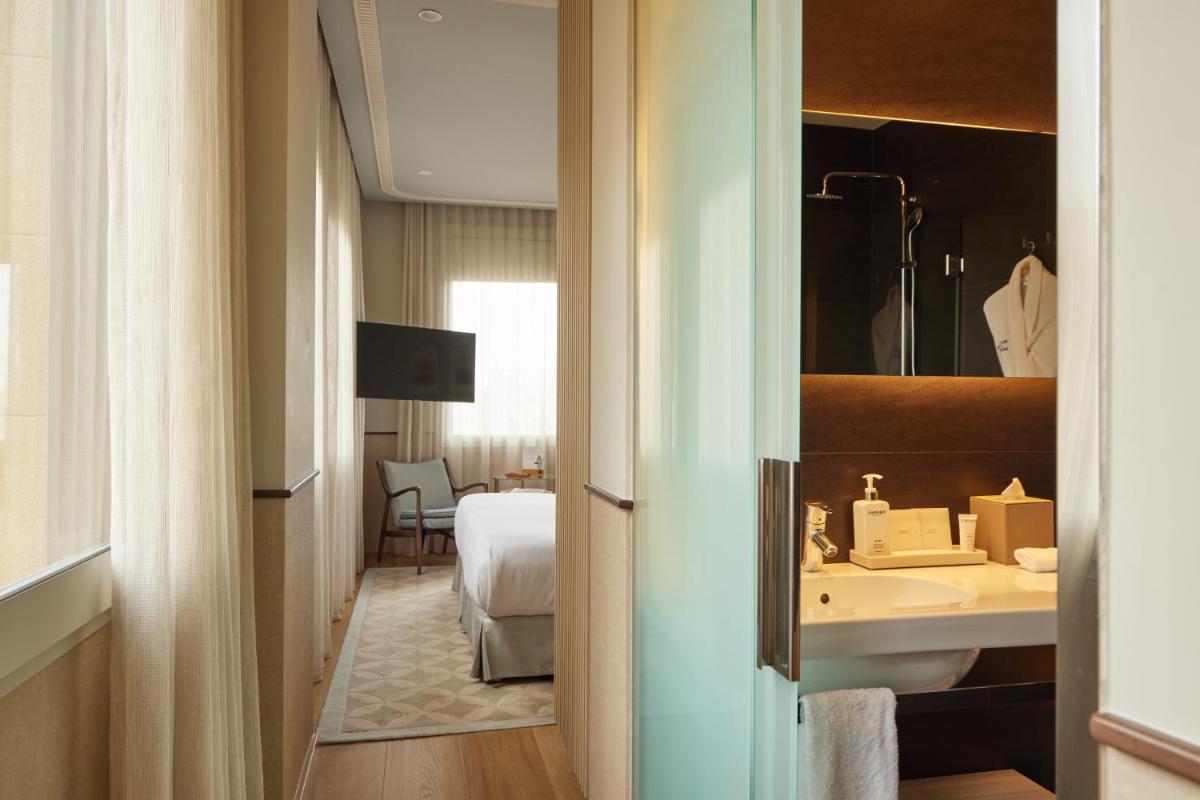 Grand Hotel Central, Small Luxury Hotels