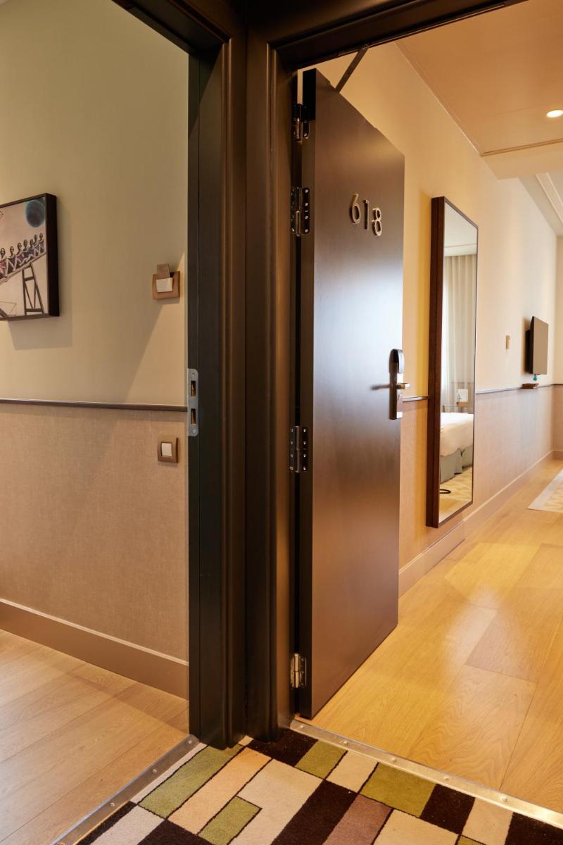 Grand Hotel Central, Small Luxury Hotels