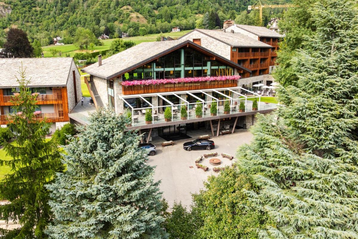 Grand Hotel Courmayeur Mont Blanc, by R Collection Hotels