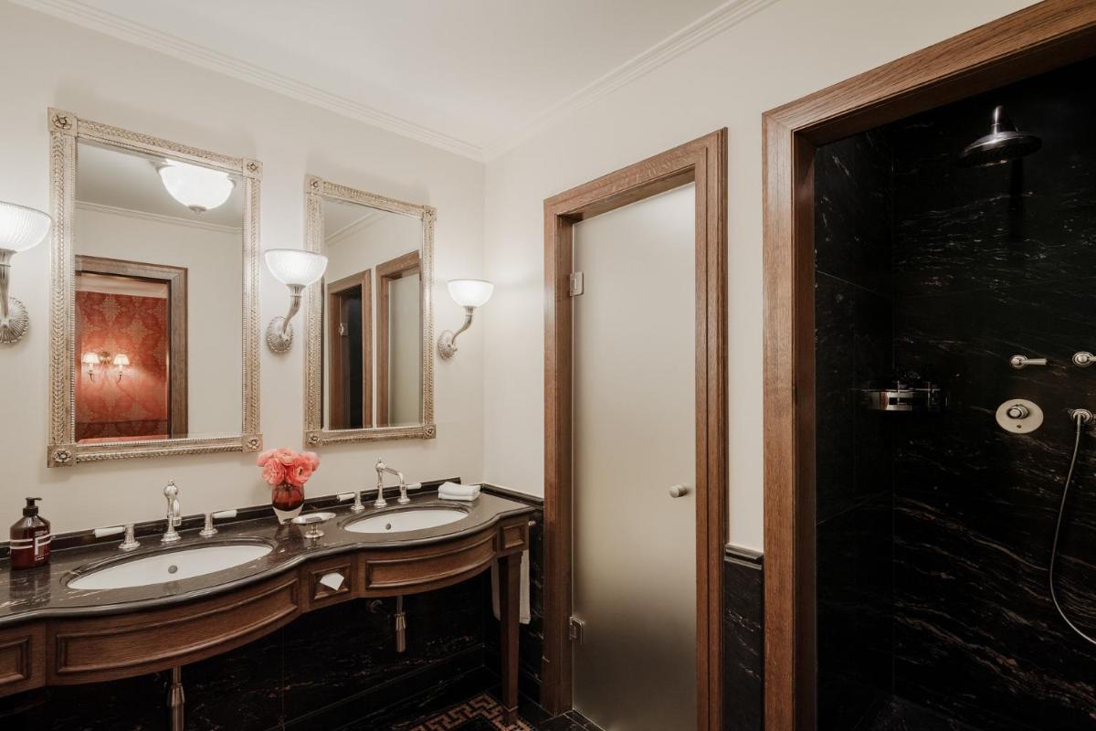 Grand Hotel LES TROIS ROIS