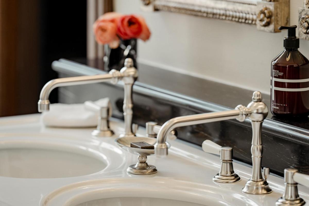 Grand Hotel LES TROIS ROIS