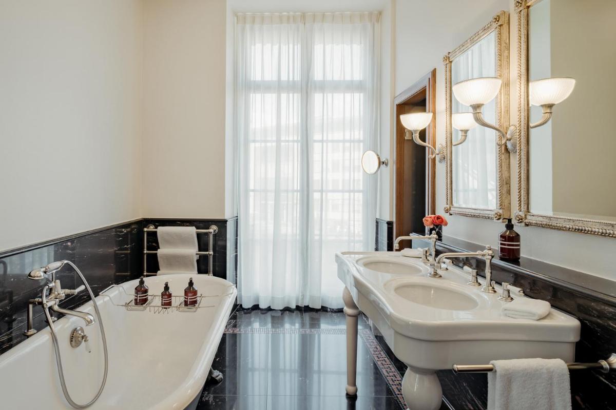 Grand Hotel LES TROIS ROIS