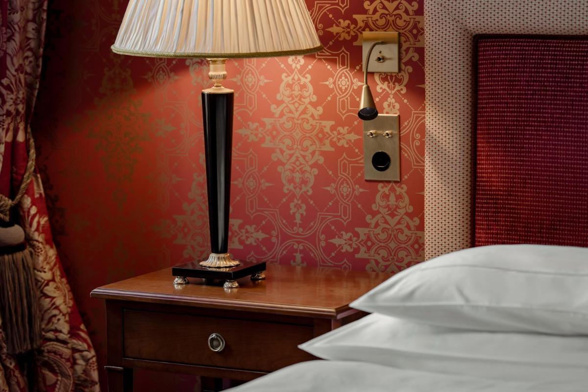 Grand Hotel LES TROIS ROIS