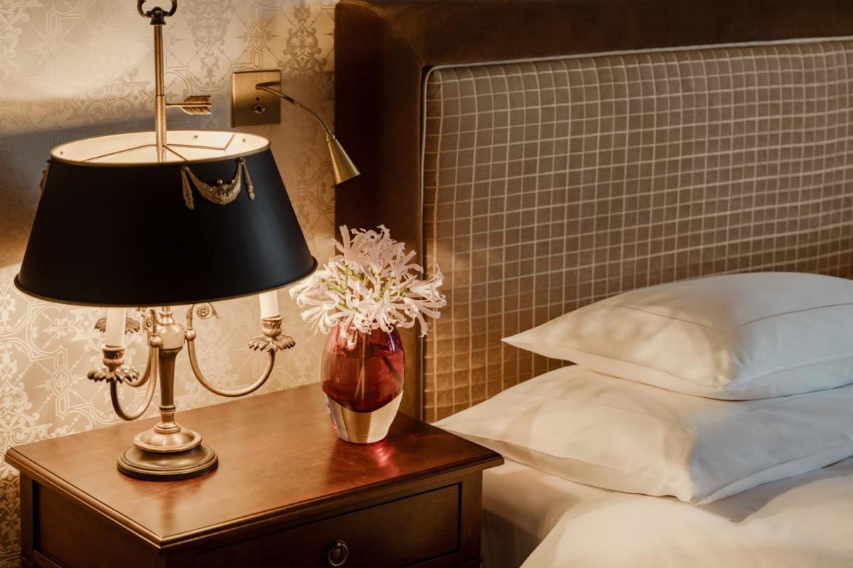 Grand Hotel LES TROIS ROIS