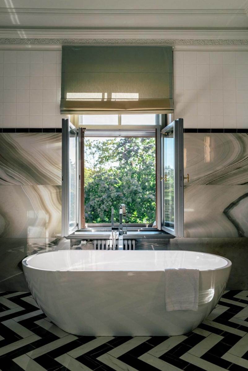 Grand Poet Hotel and SPA by Semarah