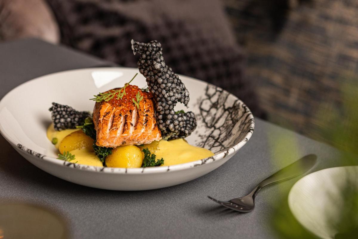 Grand Poet Hotel and SPA by Semarah