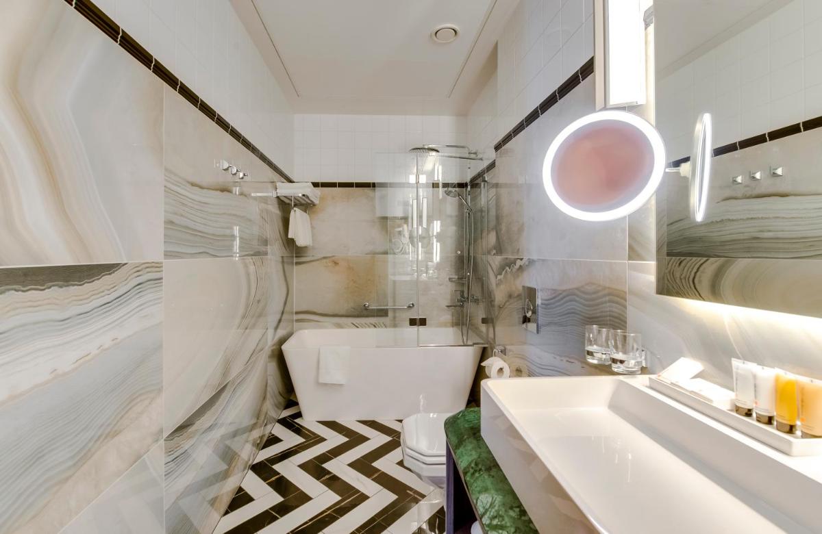 Grand Poet Hotel and SPA by Semarah