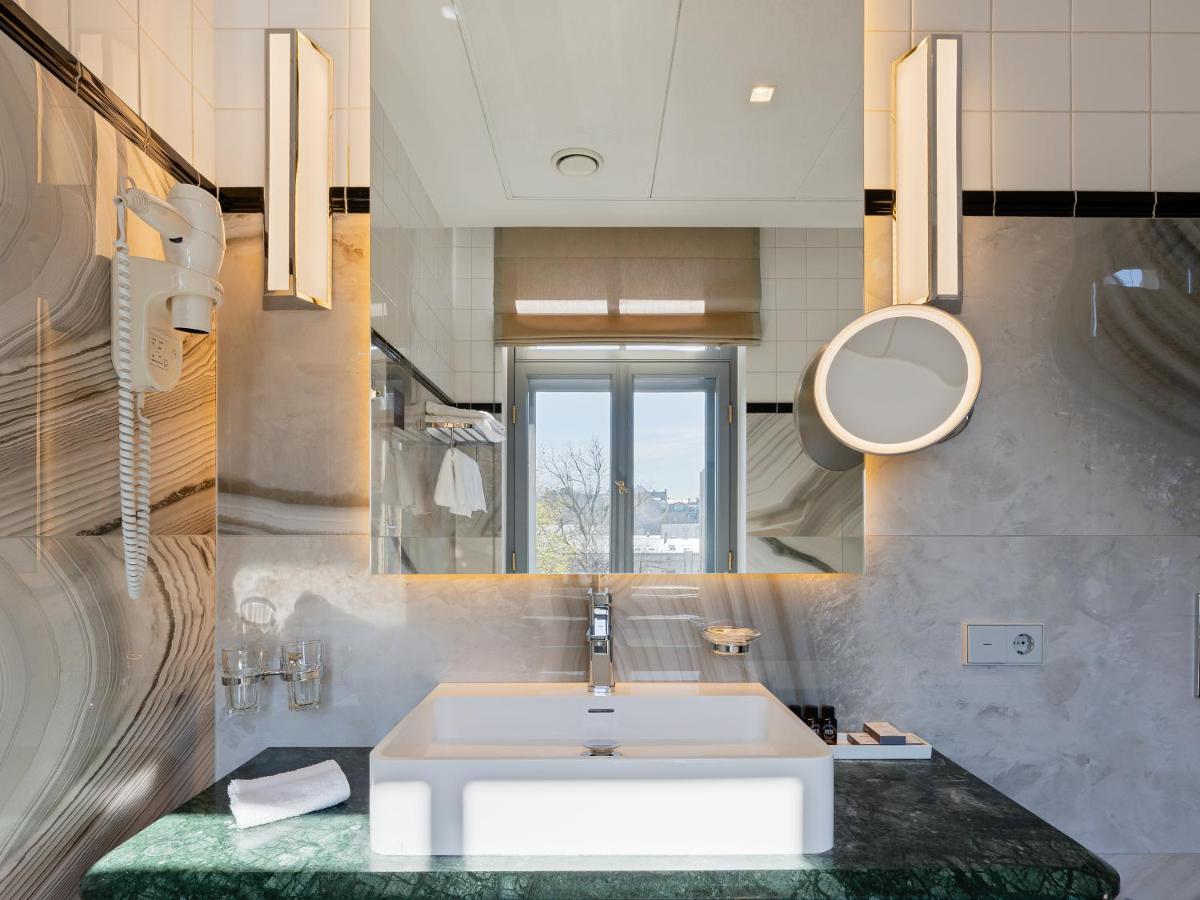 Grand Poet Hotel and SPA by Semarah