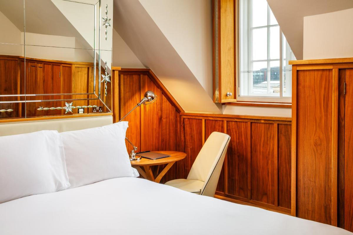 Kaya Great Northern Hotel, London