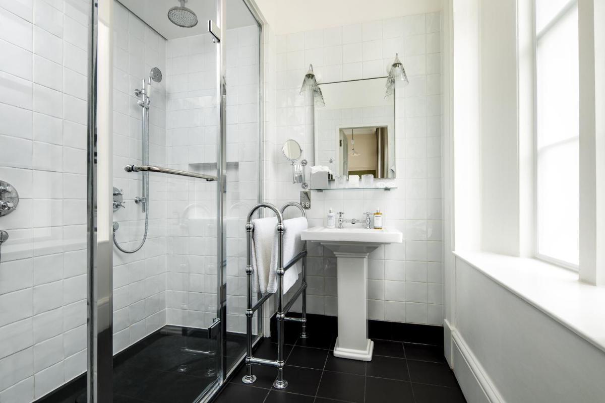 Kaya Great Northern Hotel, London