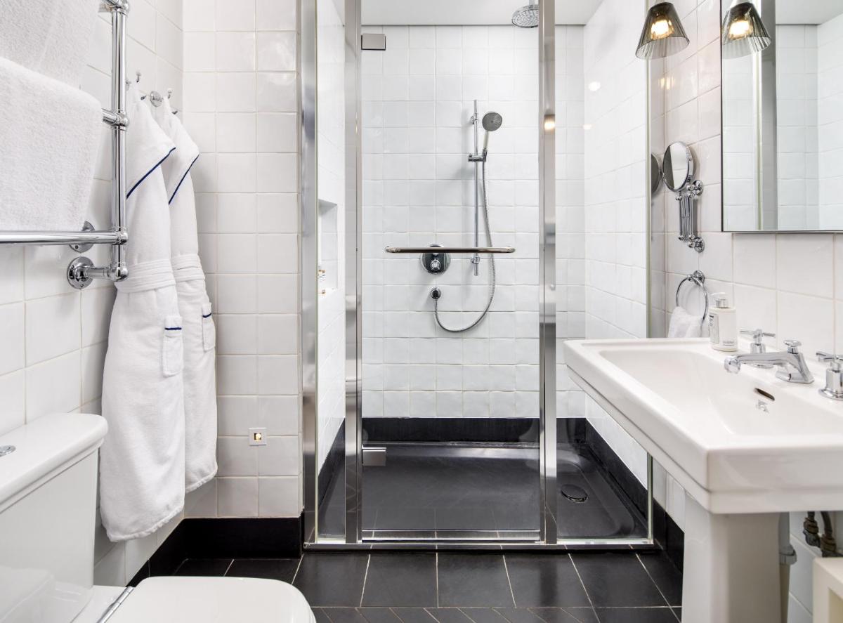 Kaya Great Northern Hotel, London