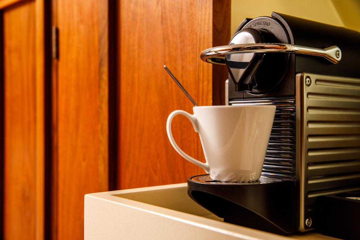 Kaya Great Northern Hotel, London