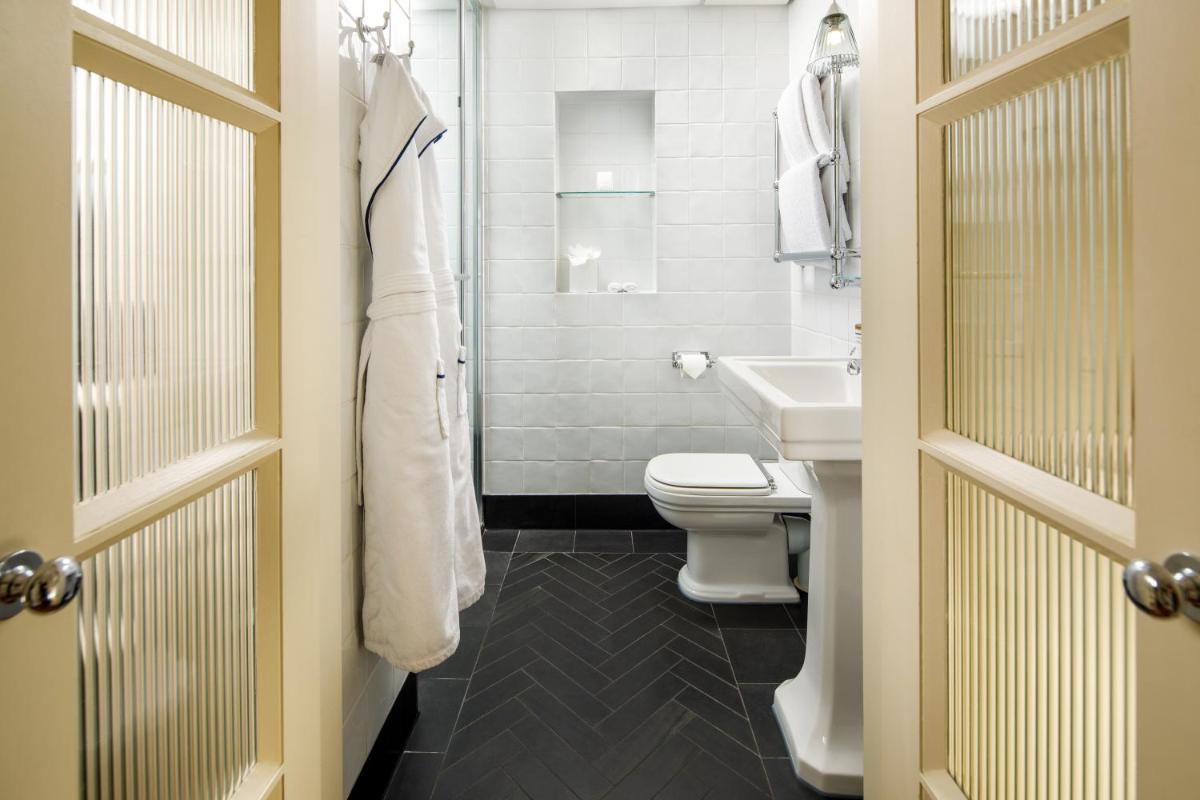 Kaya Great Northern Hotel, London