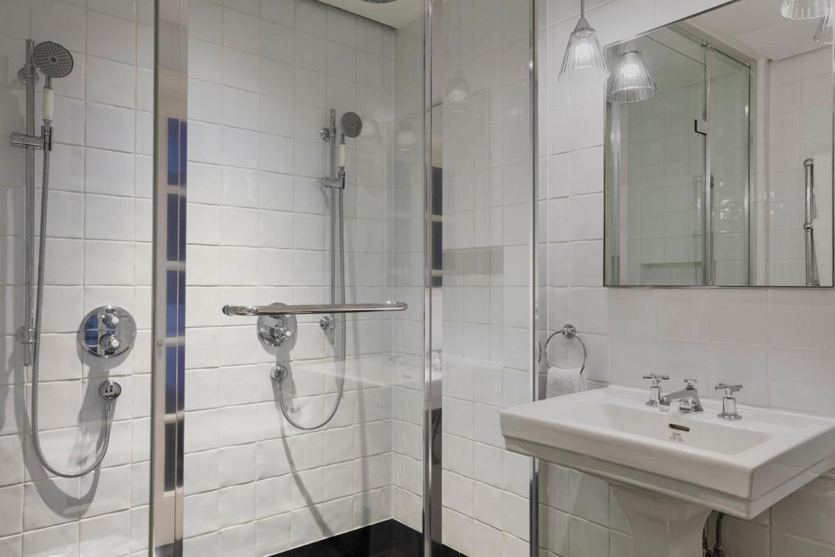 Kaya Great Northern Hotel, London