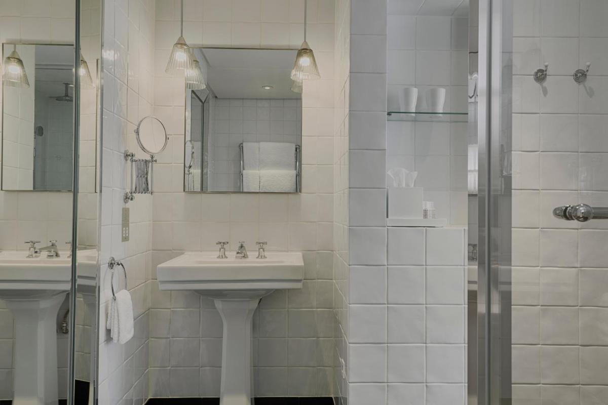 Kaya Great Northern Hotel, London