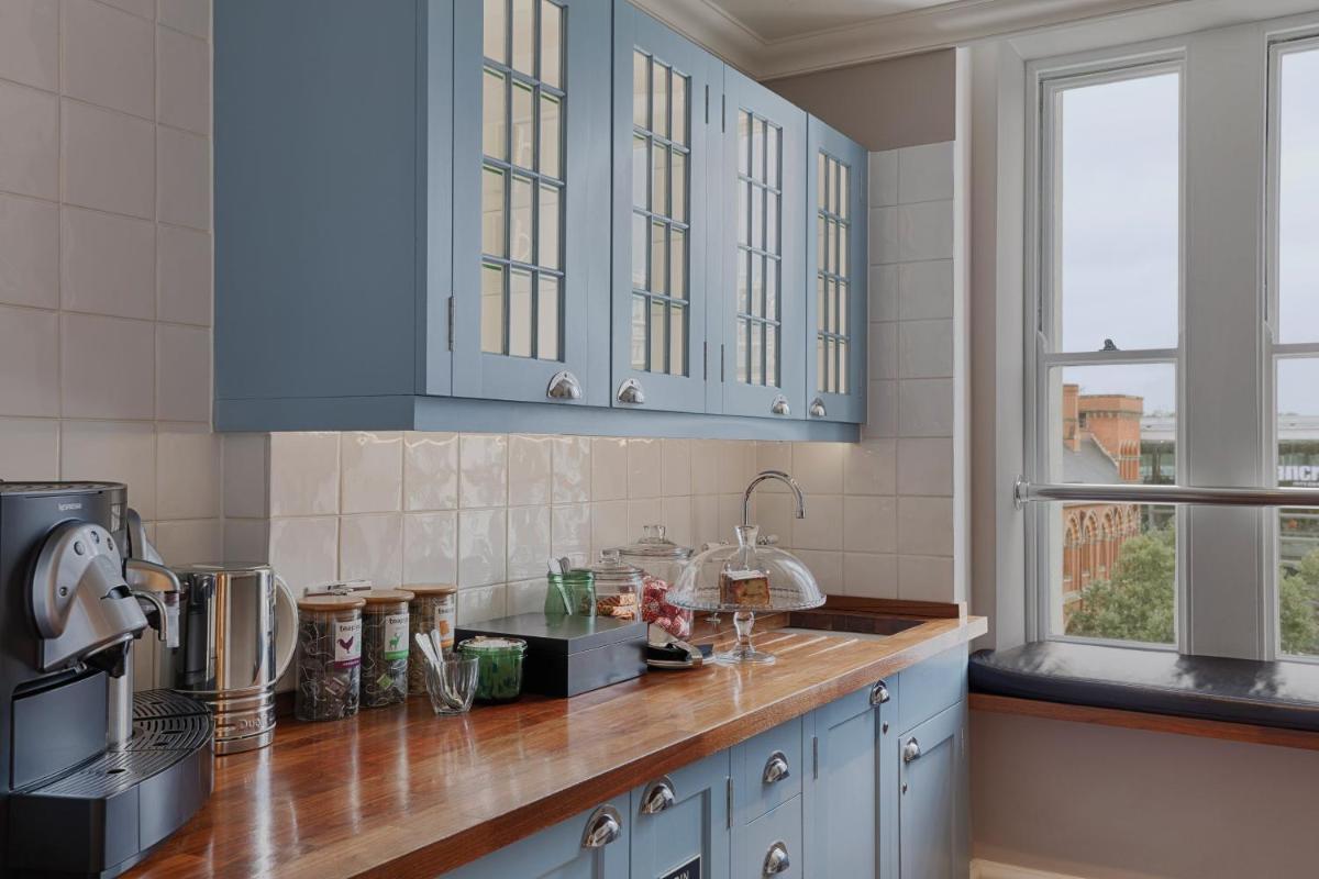 Kaya Great Northern Hotel, London