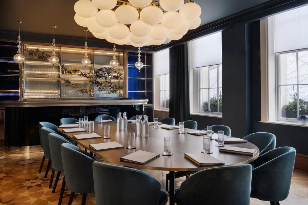 Kaya Great Northern Hotel, London