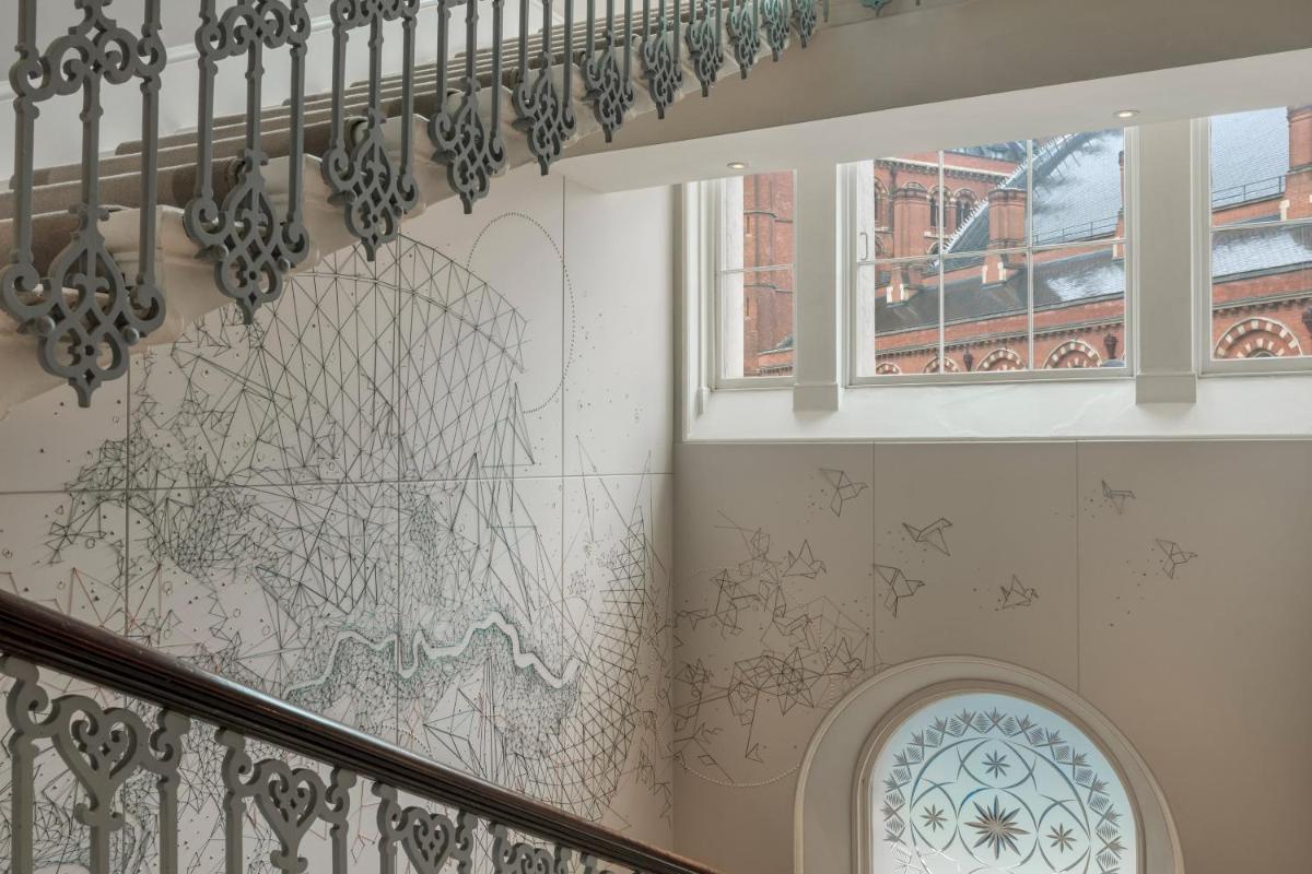 Kaya Great Northern Hotel, London