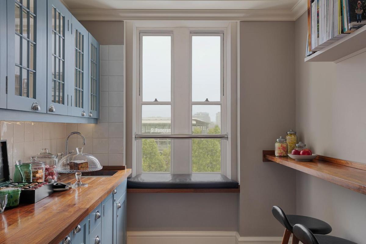 Kaya Great Northern Hotel, London