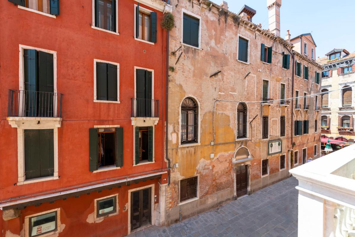 H10 Palazzo Canova